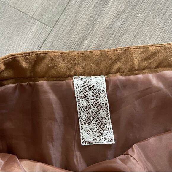 Sadie & Sage Brown Suede Embroidered Bohemian Mini Skirt - Picture 4 of 5